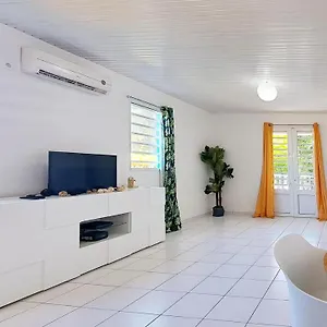 Appartement Grand Studio Meuble De 35m², Fort-de-France